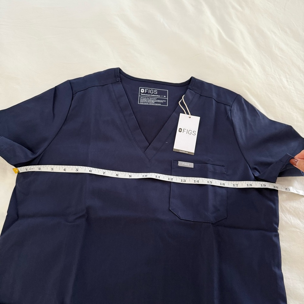 FIGS Scrub Set- Navy Blue Medium - Picture 5 of 14